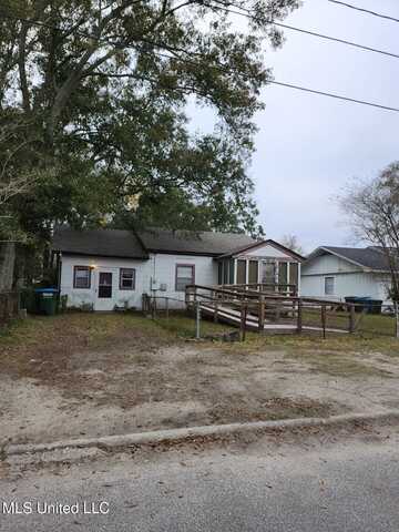 2403 9th Street, Pascagoula, MS 39567