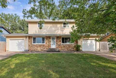 887 Greenway Avenue N, Oakdale, MN 55128