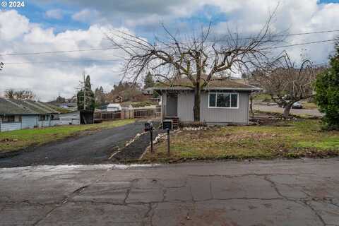 560 NE FULTON ST, Roseburg, OR 97470