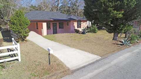 21 E South St, Manning, SC 29102