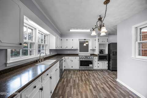 50 Woodmere Drive, Jackson, TN 38301