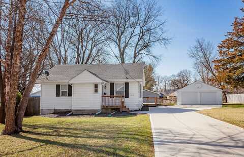 2720 Arnold Road, Des Moines, IA 50310