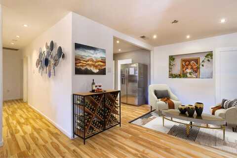 9006 WOODLAND Avenue NE, Albuquerque, NM 87112