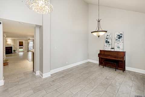1954 Wildlife Dr, Baton Rouge, LA 70816