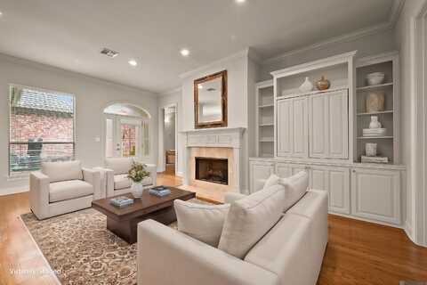 5302 Courtyard Dr, Gonzales, LA 70737