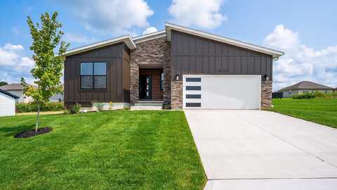 2700 W Pigeon Drive, Ozark, MO 65721