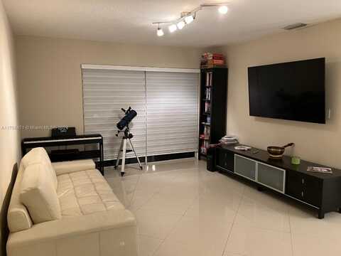 11250 SW 13th St, Pembroke Pines, FL 33025