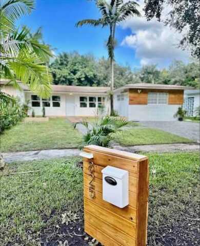 825 NE 151st St, Miami, FL 33162