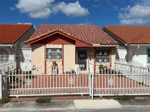 2737 W 55th Pl, Hialeah, FL 33016