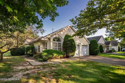 6 Round Valley Court, Lakewood, NJ 08701