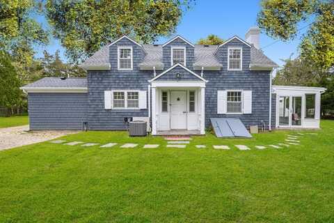 12 Quantuck Bay Lane, Quogue, NY 11978