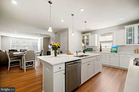 Shire Meadow, TRIANGLE, VA 22172