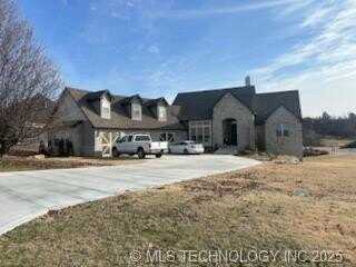 421 Summercrest Court, Sapulpa, OK 74066