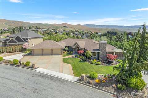 Dianna, WENATCHEE, WA 98801