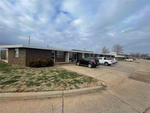 1303 Meadow Lane, Weatherford, OK 73096