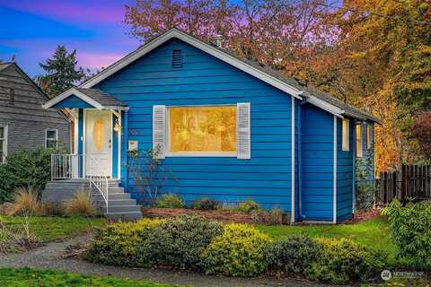 41St, SEATTLE, WA 98136