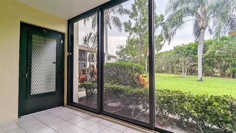 Knotty Pine Circle, Greenacres, FL 33463
