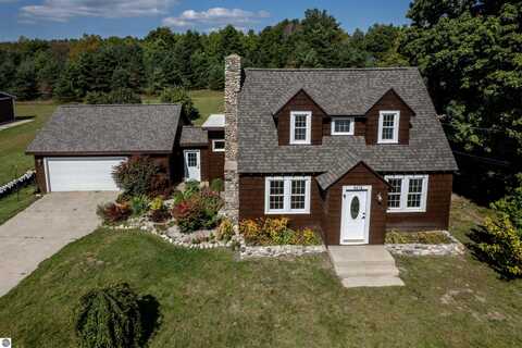 8616 CEDAR RUN ROAD, TRAVERSE CITY, MI 49684