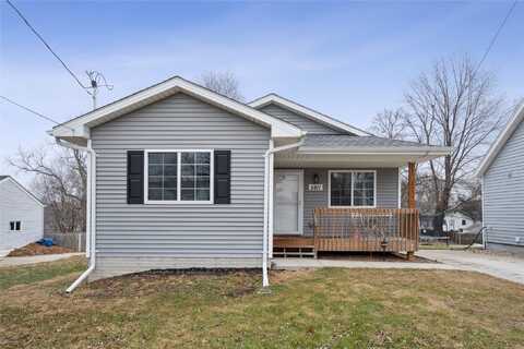 5811 SW 2nd Street, Des Moines, IA 50315