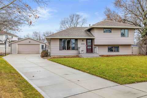 2238 Camelot Court, Altoona, IA 50009