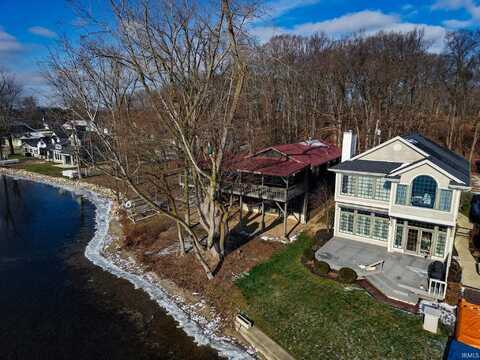 66 W Clear Lake Drive, Fremont, IN 46737
