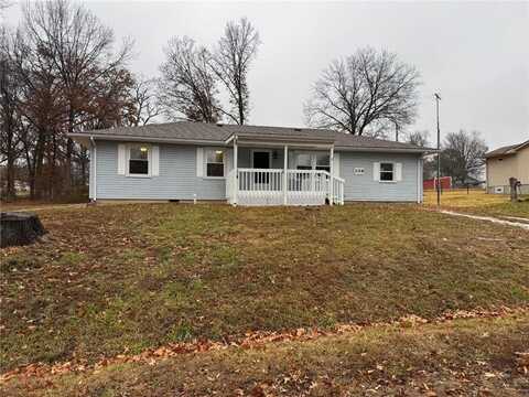 106 E Spruce Lane, Windsor, MO 65360