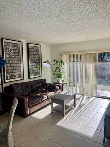 5201 Geneva Way, Doral, FL 33166
