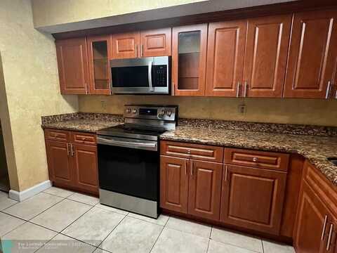 8266 NW 24th St, Coral Springs, FL 33065