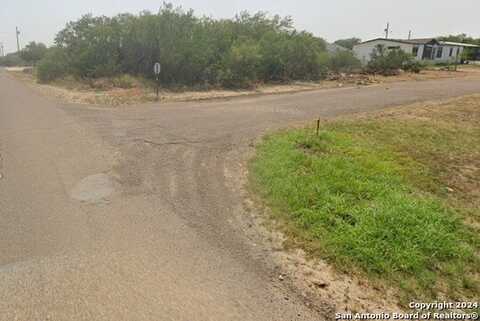 211 Hawk St, ZAPATA, TX 78076