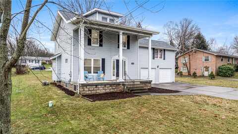 828 Lillian Dr, Hermitage, PA 16148