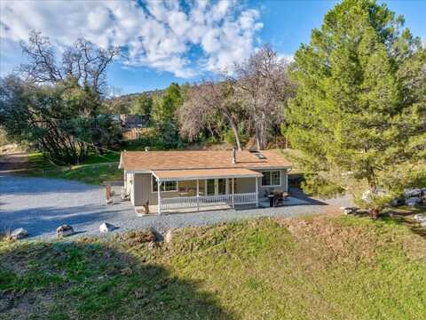 42109 River Falls Road, Oakhurst, CA 93644