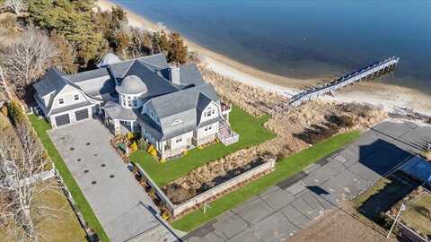 17 Ludlow Lane, Hampton Bays, NY 11946