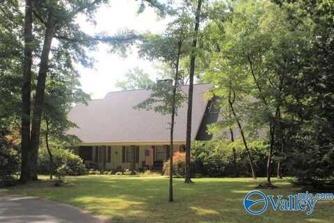 932 8th Avenue NE, Arab, AL 35016