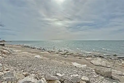 705 E Lakeshore Drive, Kelleys Island, OH 43438