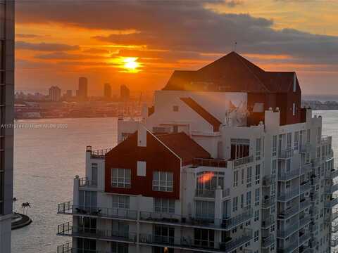 1200 Brickell Bay Dr, Miami, FL 33131