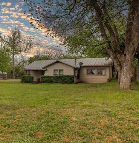 709 Schubert St, Fredericksburg, TX 78624