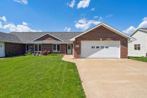 6115 Seven Springs Drive, Dubuque, IA 52002