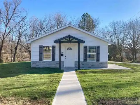 541 S Oak Street, Nevada, MO 64772