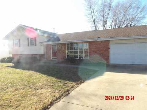 225 S Cleveland Street, Garnett, KS 66032