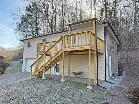 1121 Indian Lake Drive, Elkview, WV 25071