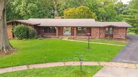 395 Statesman Court, Chesterfield, MO 63017