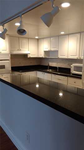 19390 Collins Ave, Sunny Isles Beach, FL 33160