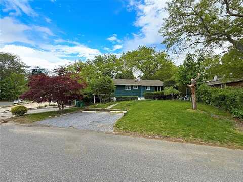 33 Birch Court, Riverhead, NY 11901