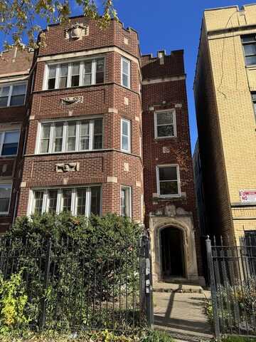 7525 S Essex Avenue, Chicago, IL 60649