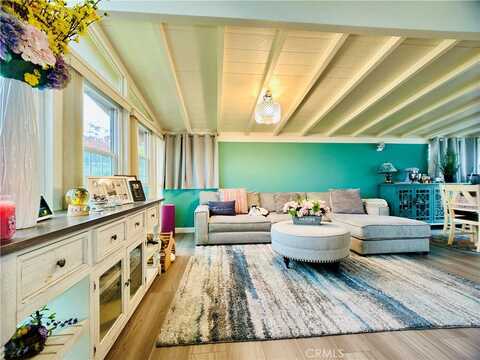 2432 W Transit Avenue, Anaheim, CA 92804