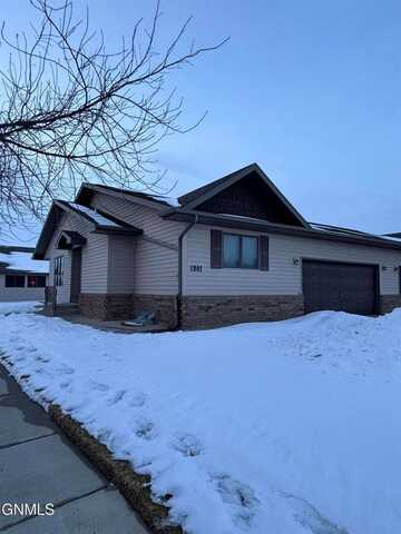 1801 15th Avenue West, Williston, ND 58801