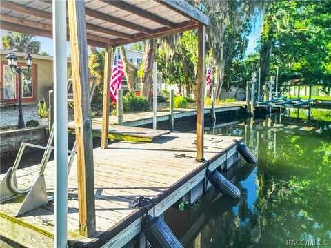 556 NW 9th Avenue, Crystal River, FL 34428