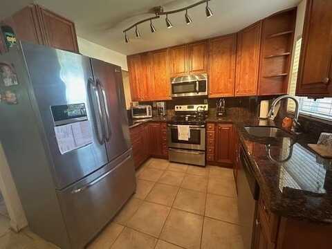 9350 Sunrise Lakes Blvd, Sunrise, FL 33322