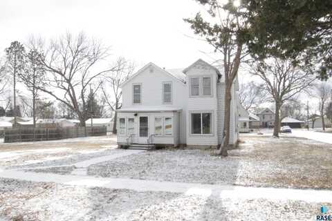 903 E 2nd St, Canton, SD 57013