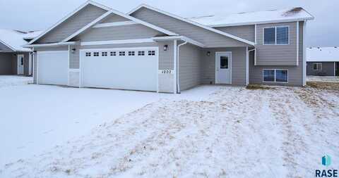 1003 Birch St, Harrisburg, SD 57032